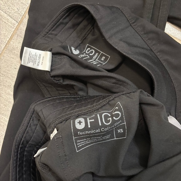 ❌SOLD❌Figs Black Scrub Set (bundle) - Picture 3 of 4